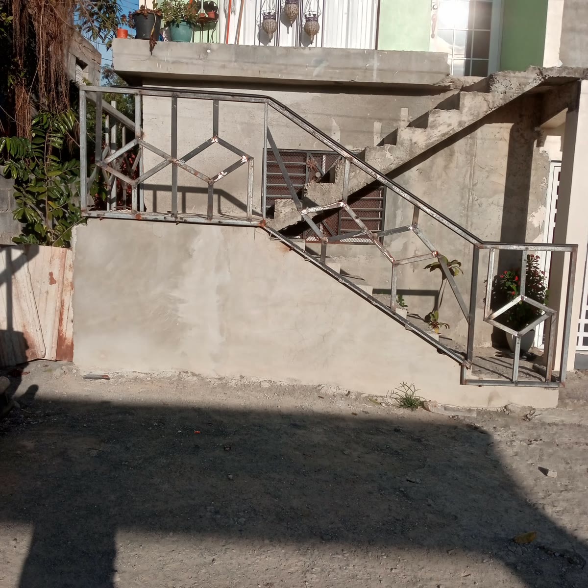 Escalera con barandas de diamante — Tayer El Buen Pastor, Santo Domingo